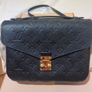 Louis Vuitton Black Monogram Empreinte Pochette Metis Crossbody